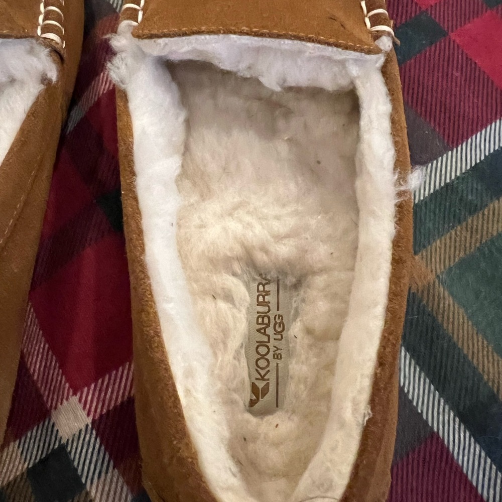 Uggs Koolburra Leza slippers. Size 8. Did not fit. Only tried on once.